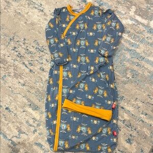 Magnetic Me Newborn Lion Crest Gown